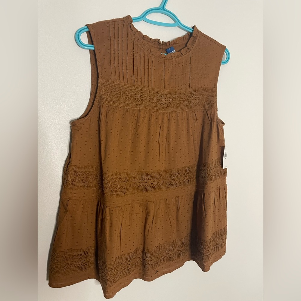 Sleeveless Blouse with embroidered detail